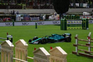 Scopri di più sull'articolo Ovale Piazza di Siena, ecco l’Aston Martin F1: “La macchina di Alonso?”
